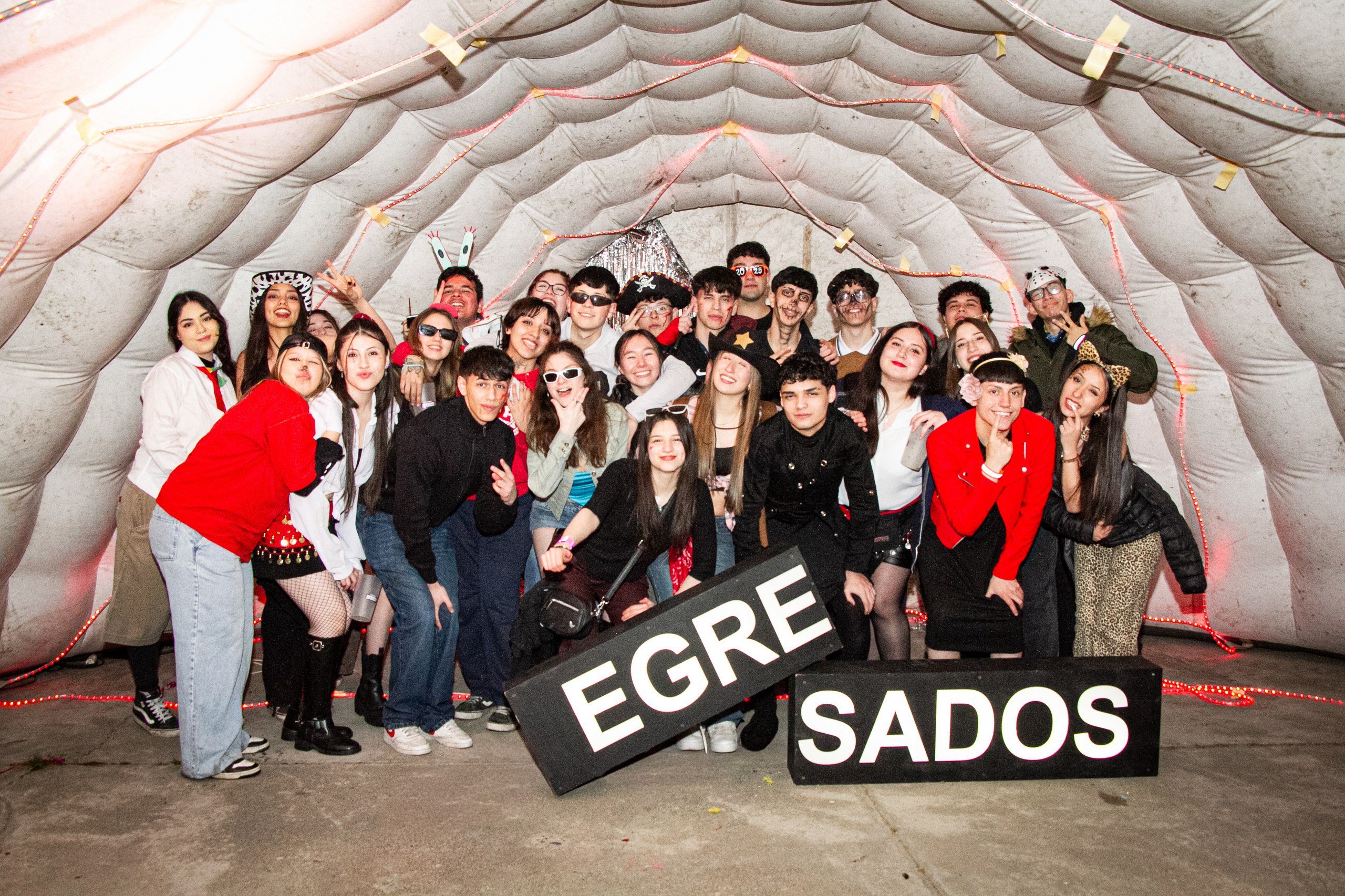 Aproximadamente 1125 jóvenes participaron de la serenata estudiantil