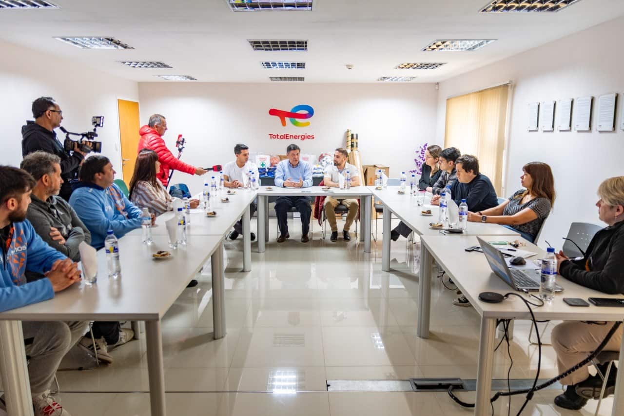 Gobierno recibió una donación de TotalEnergies para el deporte fueguino