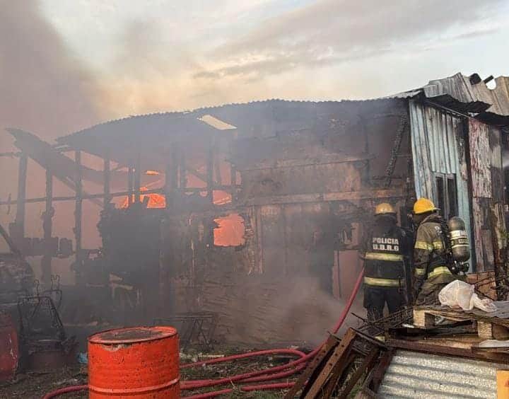 Incendio en un taller en desuso