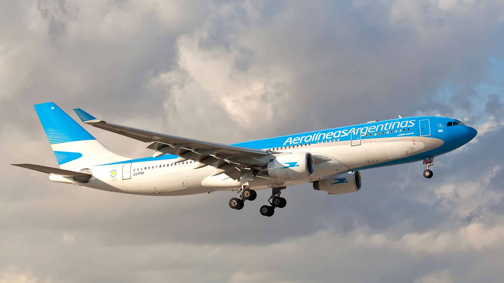 Aerolíneas Argentinas transportará 180 mil pasajeros durante este fin de semana largo