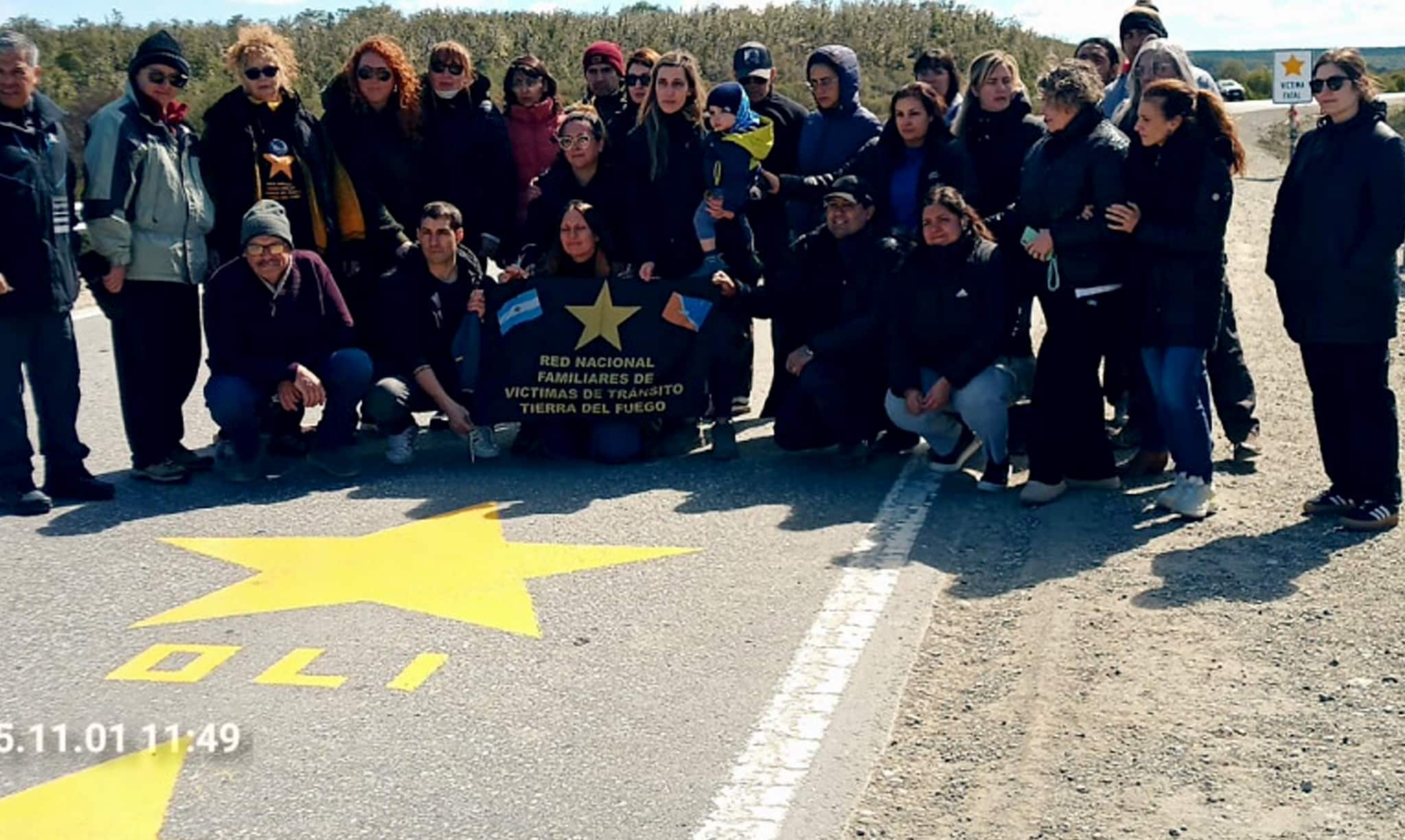 Ruta Nacional Nº3: pintaron «estrellas amarillas» por Olivia e Ignacio