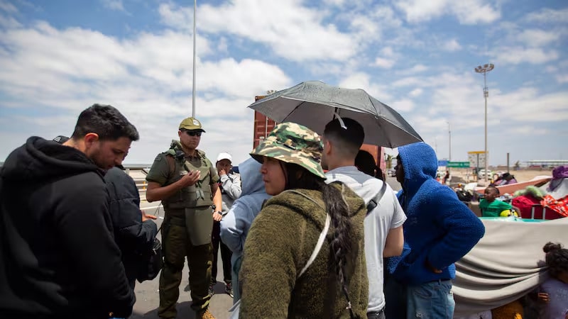 Perú: declaran estado de emergencia en la frontera con Chile para reforzar el control migratorio
