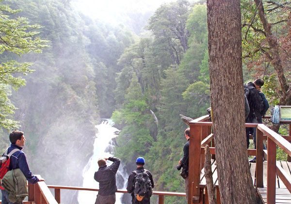 Cascada Chachín: un salto de agua único y natural en el corazón del Parque Nacional Lanín