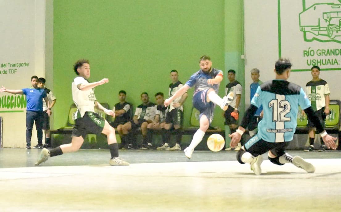 Luz y Fuerza descargó toda su energía sobre Camioneros y quedó a un paso de gritar Campeón de la IX Copa