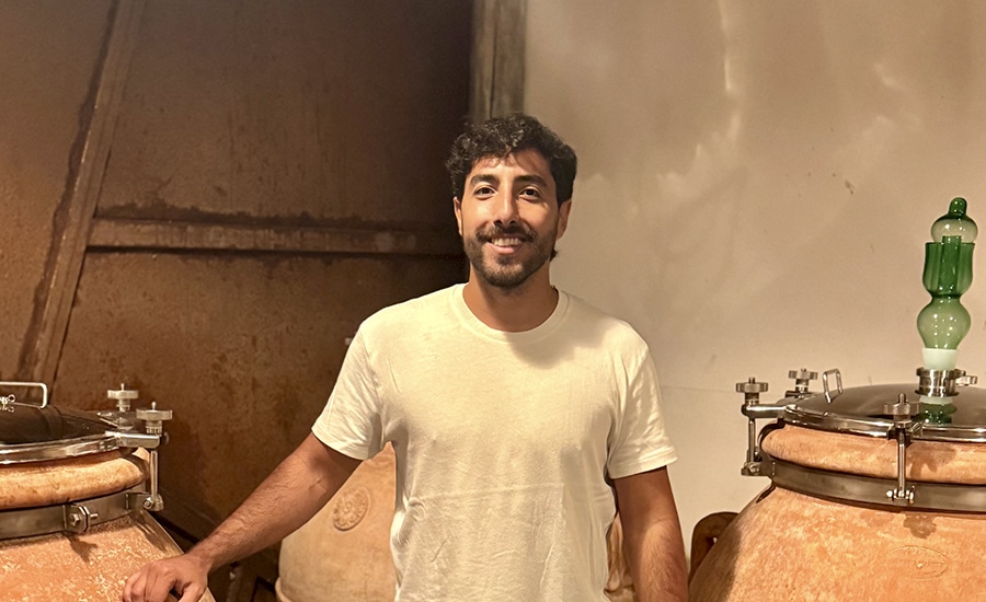 Un microbiólogo argentino especializado en vino