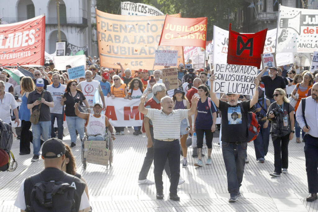 Fuerte operativo policial ante la marcha de los jubilados