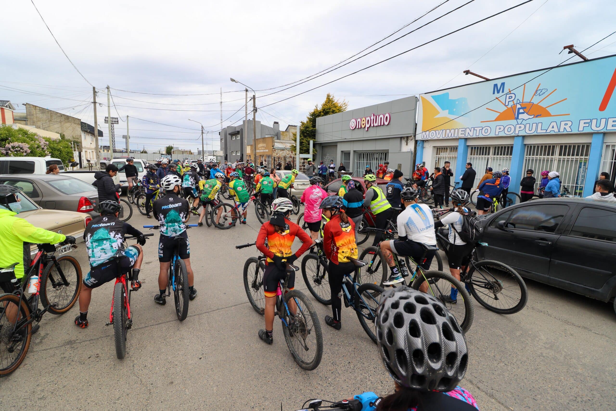 El Movimiento Popular Fueguino realizó con gran éxito la Contrarreloj Solidaria en Parejas