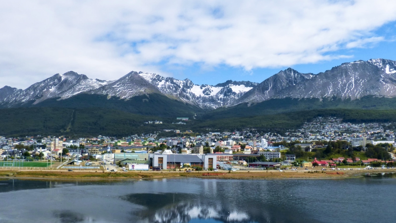 Ushuaia y la doble cima del turismo y la exclusión
