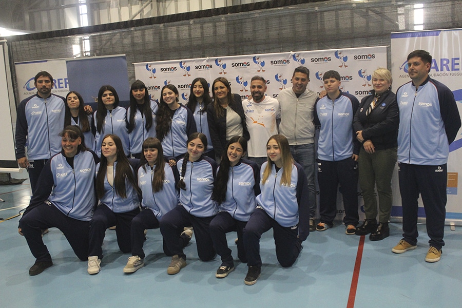 Parte la delegación