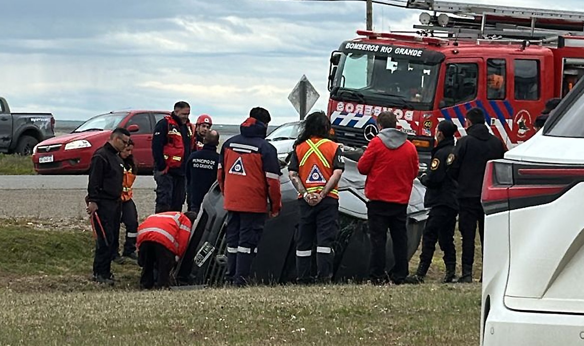 Ruta 3: vuelco de una camioneta tras ser colisionada