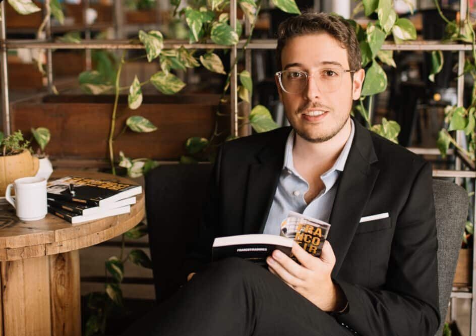 Un docente creó un Club de Lectura para fomentar la devoción a los libros