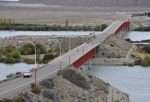 Comienza la reparación del puente sobre el río Santa Cruz