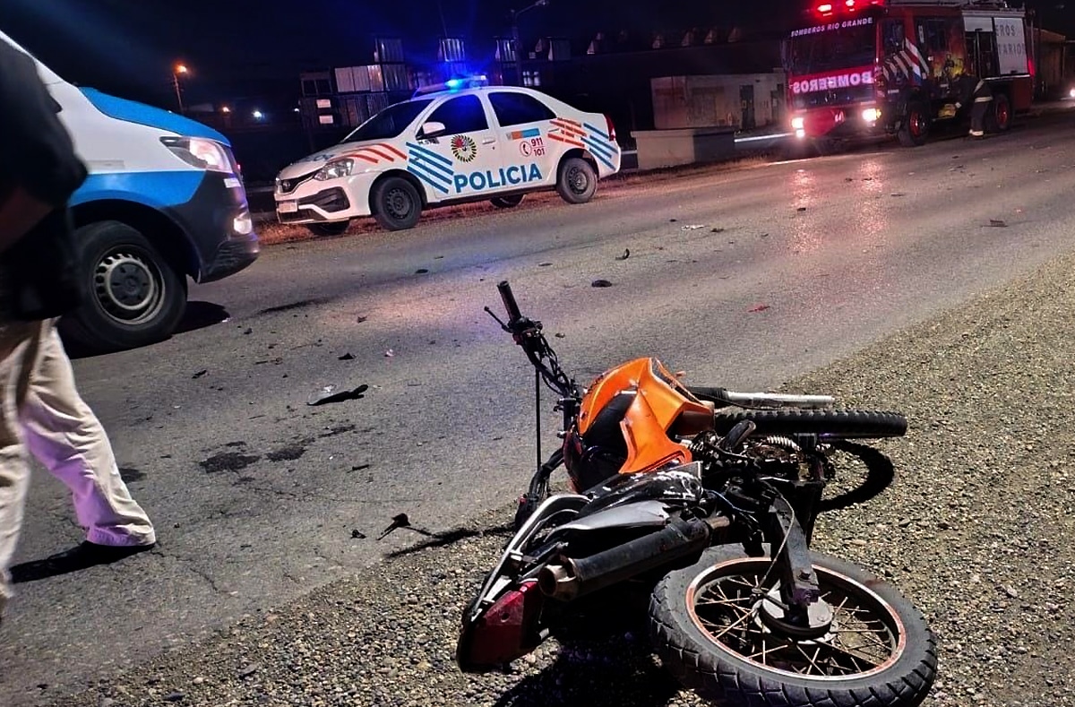 Conductor alcoholizado colisionó contra una moto y el motociclista fue hospitalizado